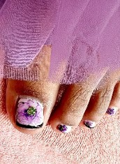 lilac & black floral toe design